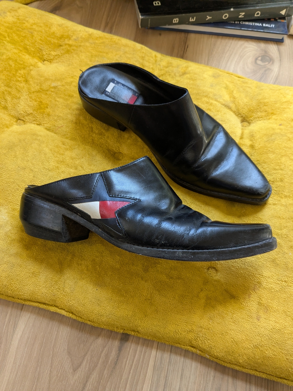 Vtg Tommy Hilfiger Slip-On Leather Mules